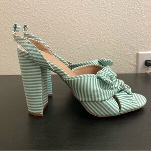 Qupid Peep Toe Bow Heels - Teal/White - Size 8.5